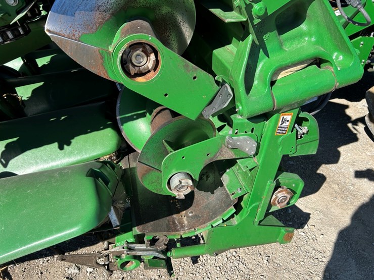 2022-john-deere-c12f-image-30