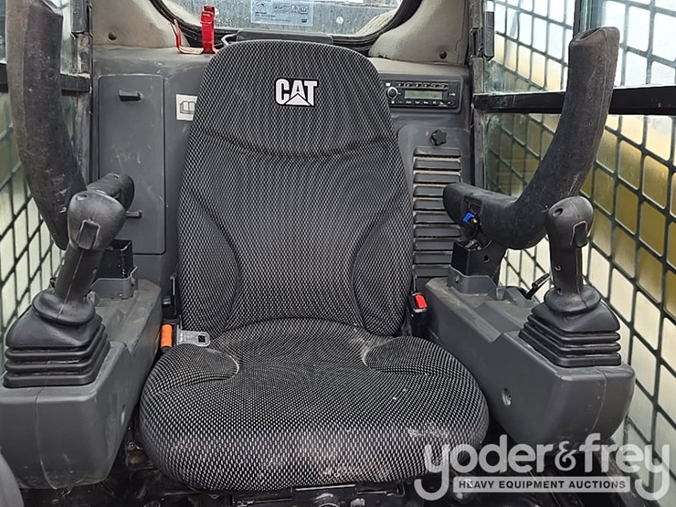 2022-caterpillar-299d3-image-36