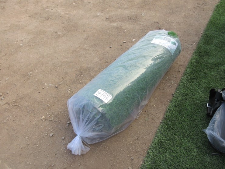 new-unused-3.3'-x-49.2'-artificial-turf,-image-1
