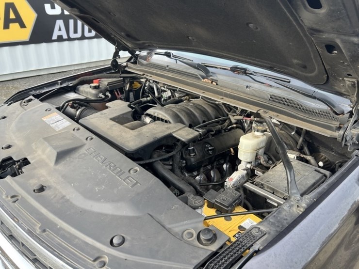 2017-chevrolet-tahoe-image-16