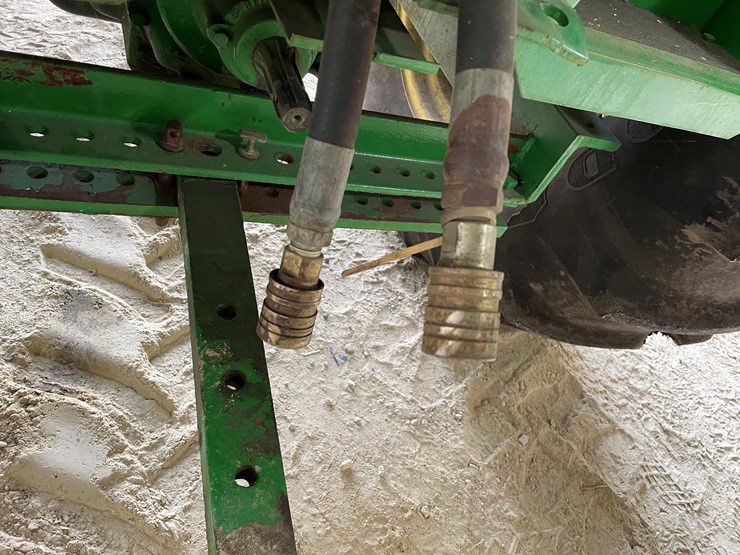 john-deere-830-image-16