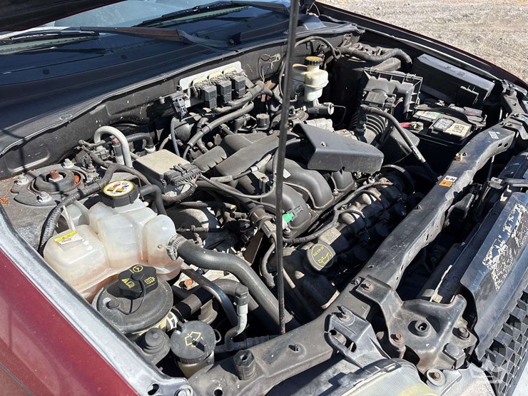 2005-ford-escape-image-8