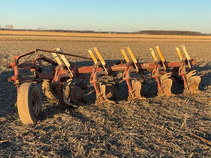 international-710-image-2