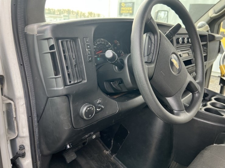 2015-chevrolet-express-paratransit-bus-image-26