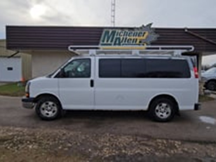 2011-chevrolet-express-1500-image-37