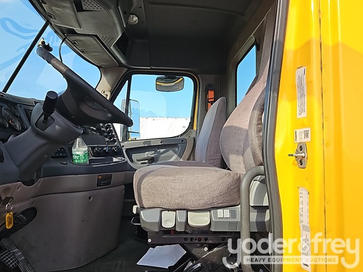 2019-freightliner-cascadia-image-31