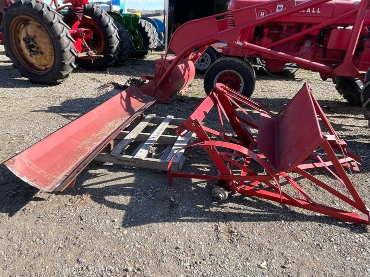 #3012-•-mccormick-farmall-h-narrow-front-tractor-with-loader-image-11