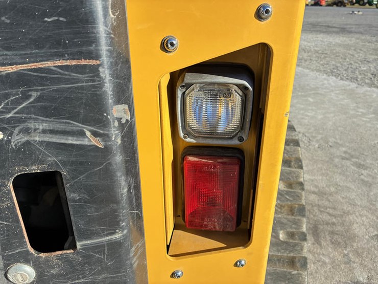 2018-caterpillar-259d-image-38