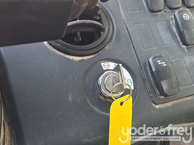 2019-caterpillar-tl1255d-image-110