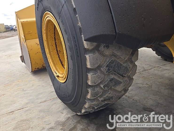 2014-caterpillar-938k-image-18