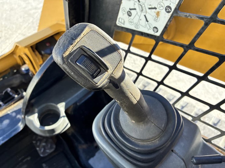 2018-caterpillar-259d-image-59