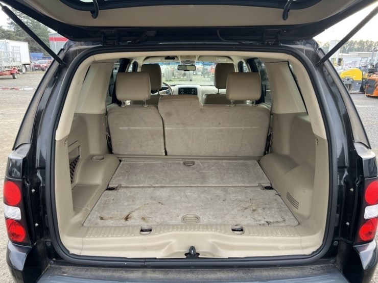 2009-ford-explorer-xlt-image-13