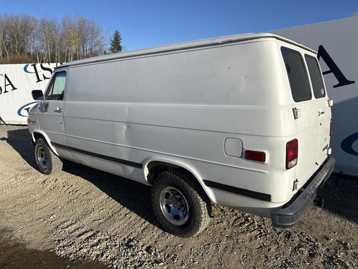 1995-chevrolet-g20-image-3