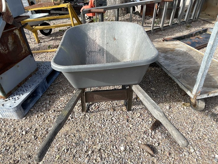 #3105-•-true-temper-wheelbarrow-image-7