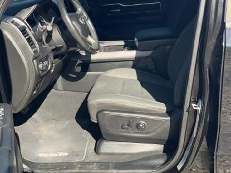 2019-ram-1500-big-horn-image-11