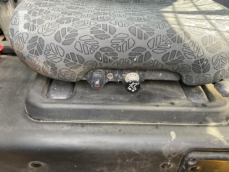 2022-new-holland-c337-image-18