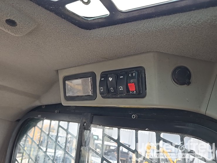 2021-caterpillar-299d3-image-43