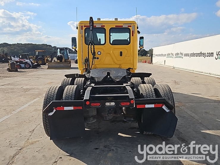 2019-freightliner-cascadia-image-15