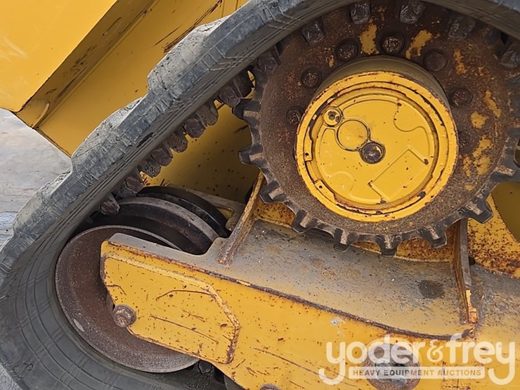 2021-caterpillar-299d3-image-22