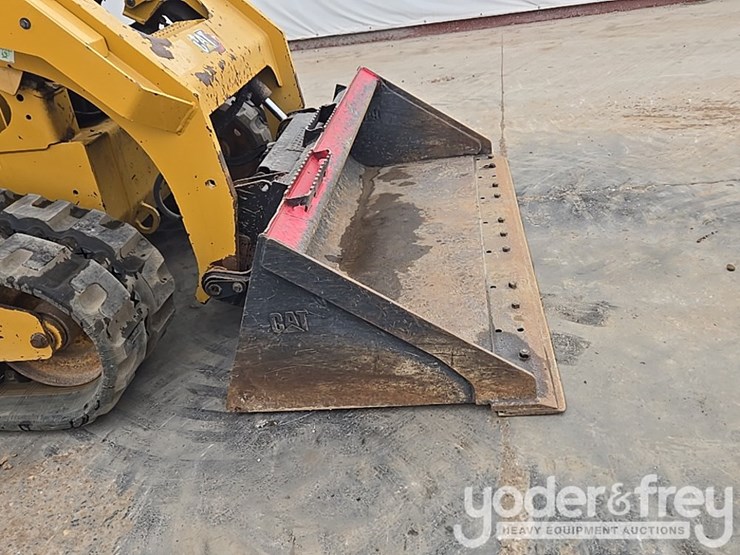 2022-caterpillar-299d3-image-32