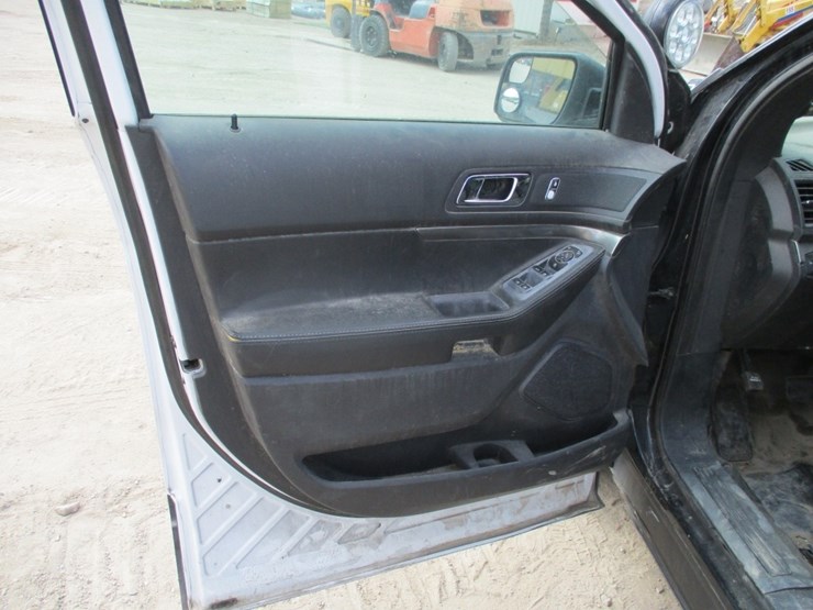 2014-ford-explorer-image-11