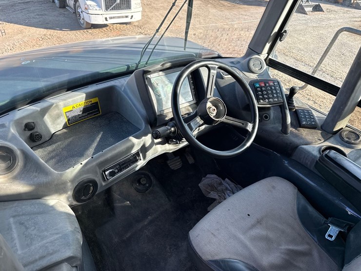 2015-deere-460e-image-16