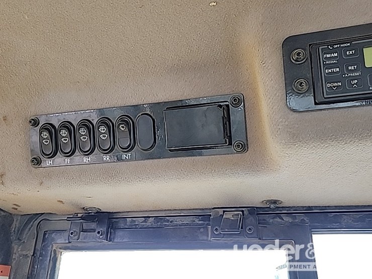 2021-komatsu-d71exi-24-image-24