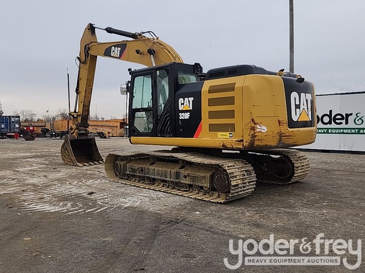 2016-caterpillar-320fl-image-3