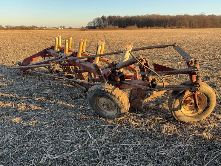 international-710-image-7