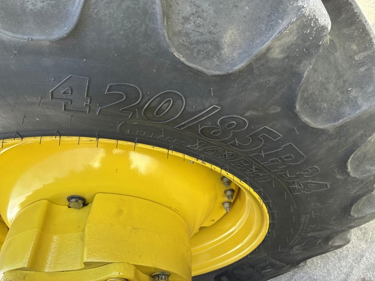 2015-john-deere-8295r-image-41