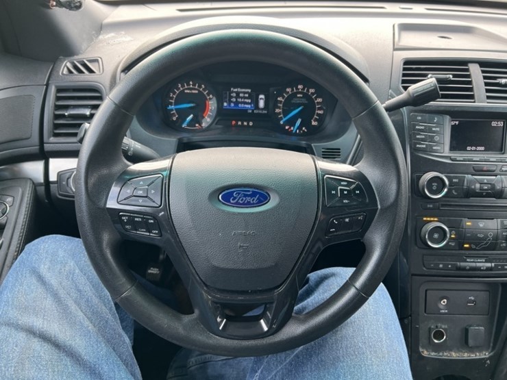 2017-ford-explorer-image-26