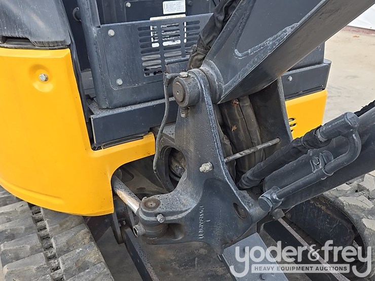 2019-deere-26g-image-40