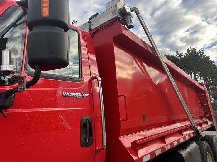 #1673-•-2002-international-workstar-tri-axle-dump-truck-image-12