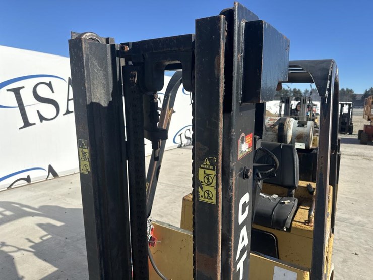 caterpillar-t80d-image-13