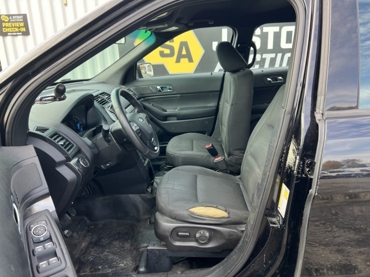 2017-ford-explorer-image-21