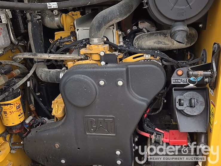 2022-caterpillar-299d3-image-44