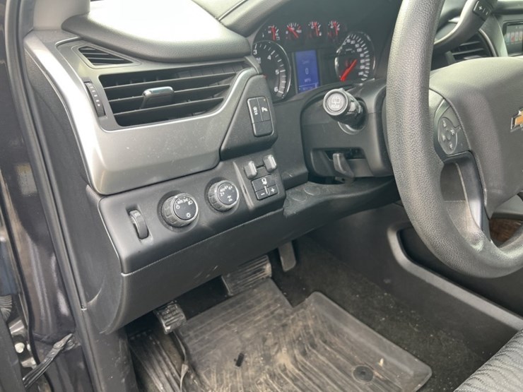 2017-chevrolet-tahoe-image-22