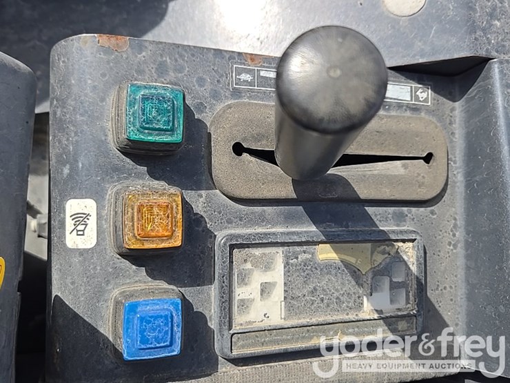 2019-deere-26g-image-57