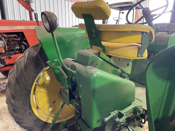 john-deere-3010-image-16