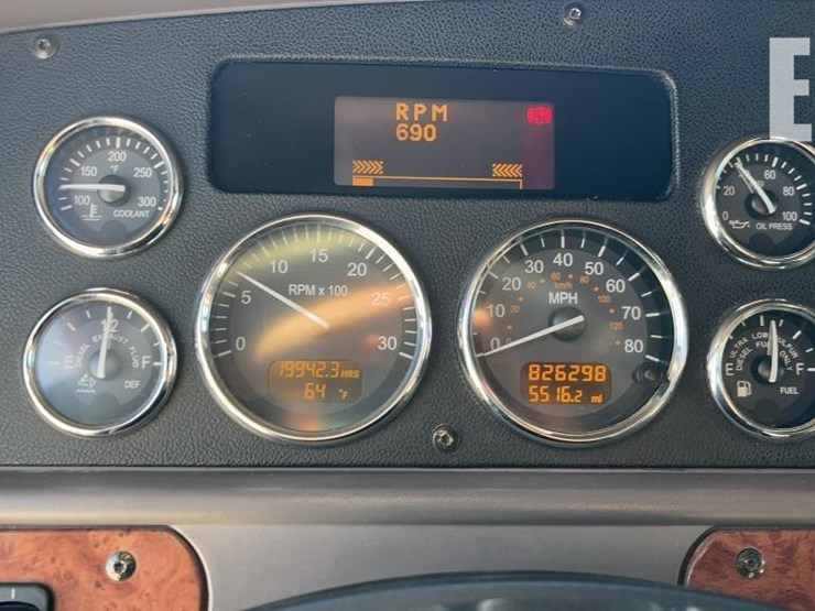 2012-peterbilt-587-image-19