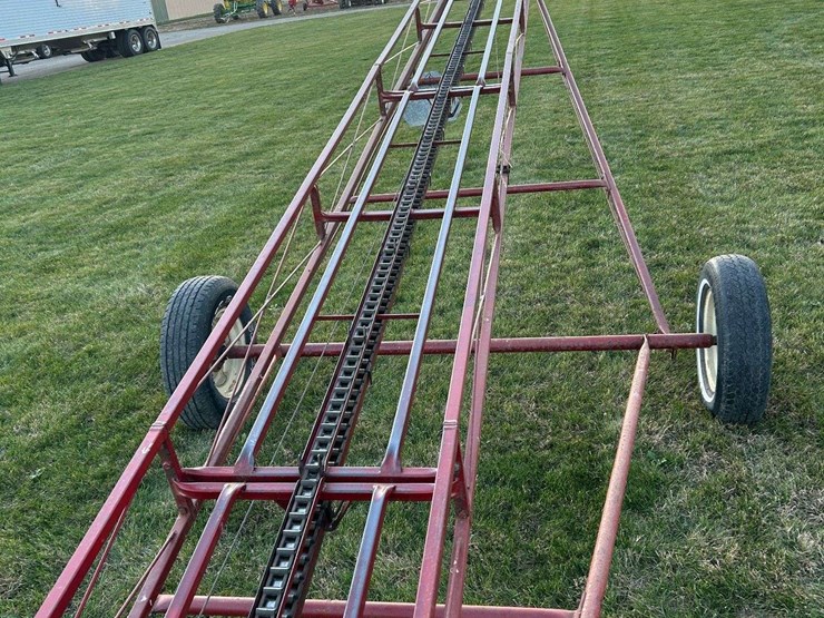 hayrite-skeleton-hay-elevator-image-1