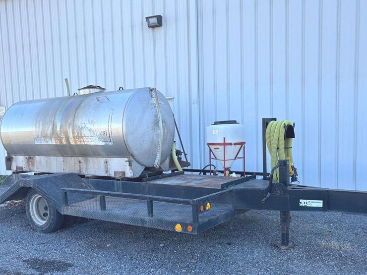 spray-trailer---1000-gal-tank-image-1