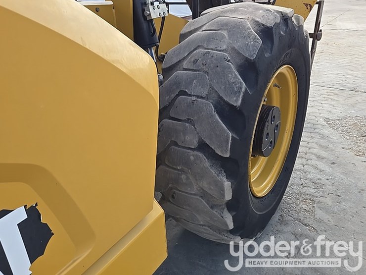 2019-caterpillar-tl1255d-image-39