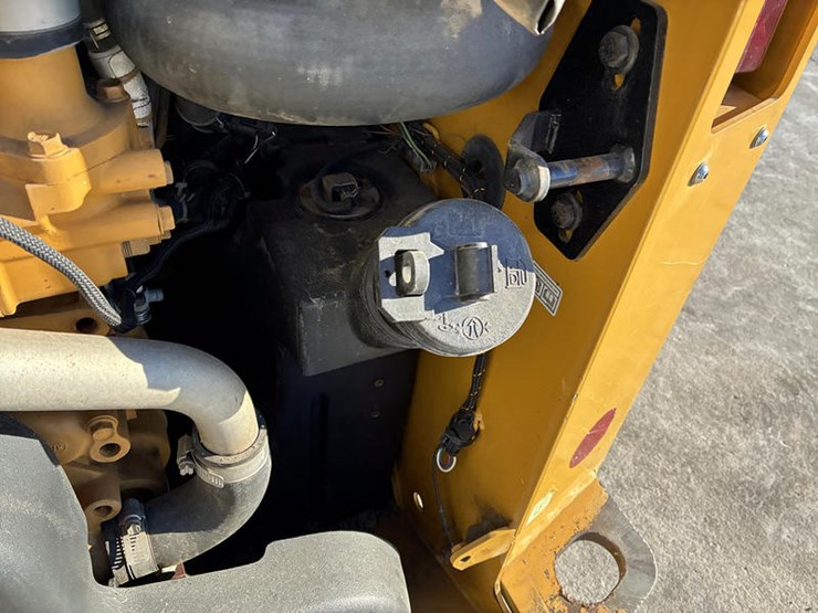 2018-caterpillar-259d-image-48