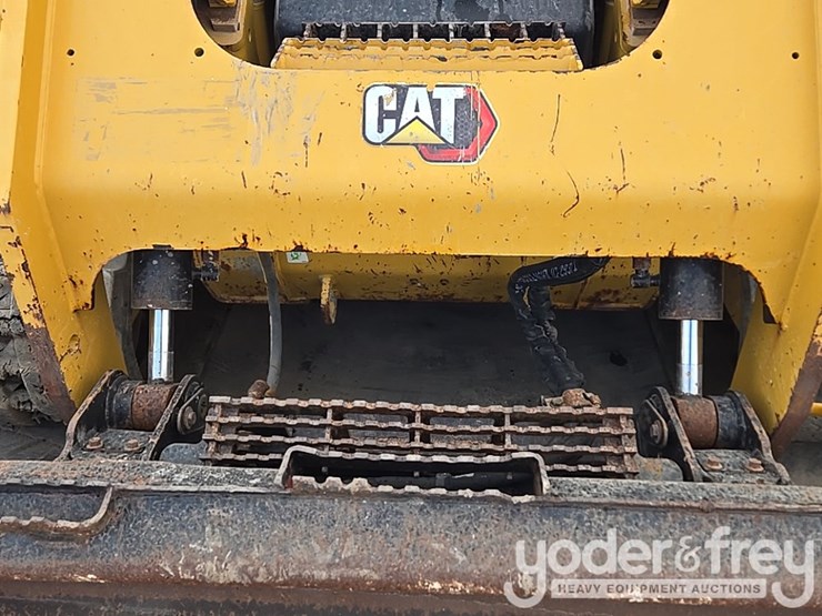 2021-caterpillar-299d3-image-18