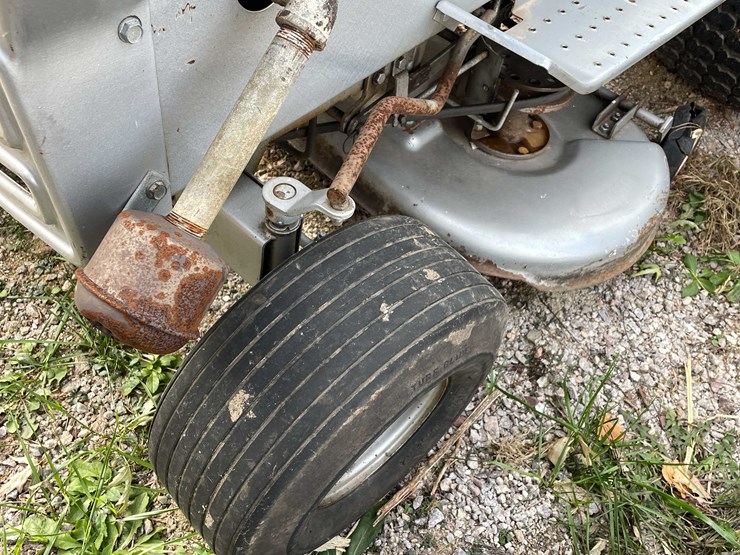 #3131-•-sears-lt-1036-lawn-tractor-image-12