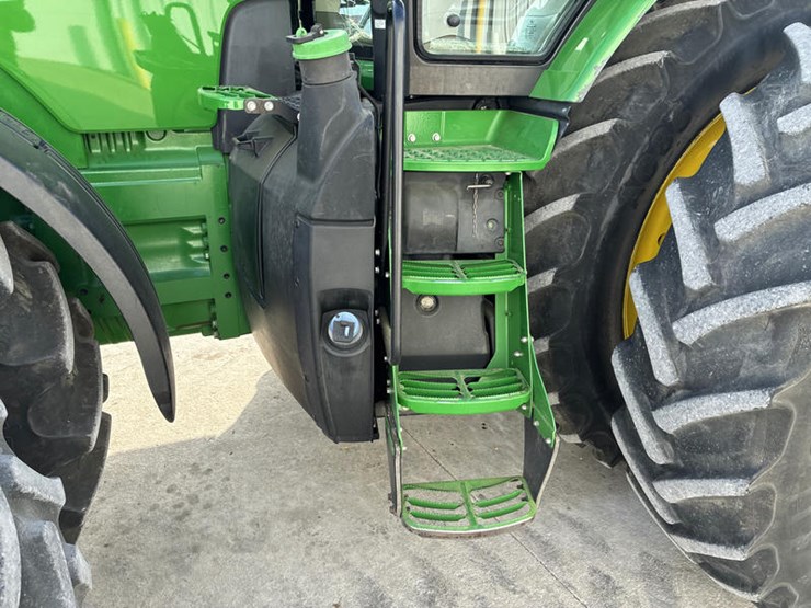 2015-john-deere-8295r-image-35