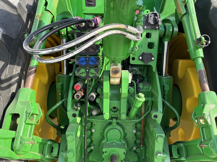 2015-john-deere-8295r-image-29
