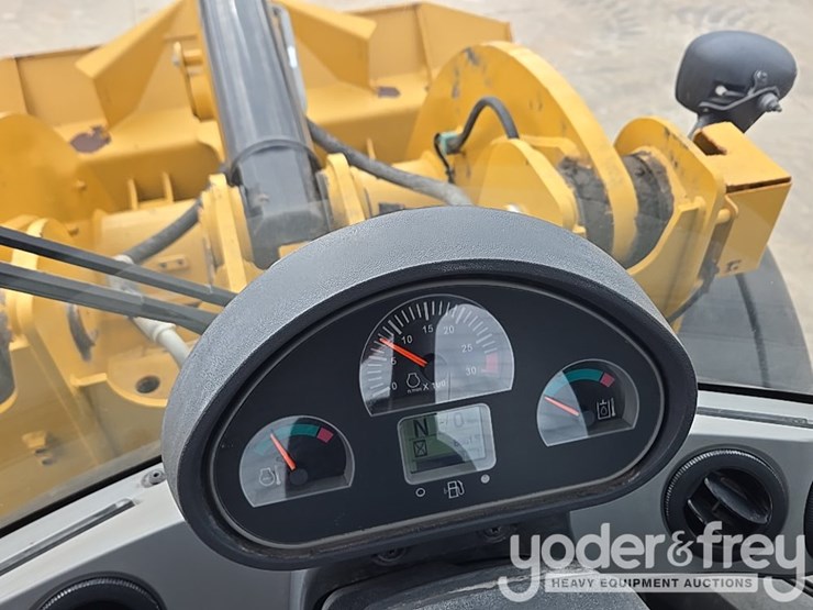 2014-caterpillar-938k-image-171