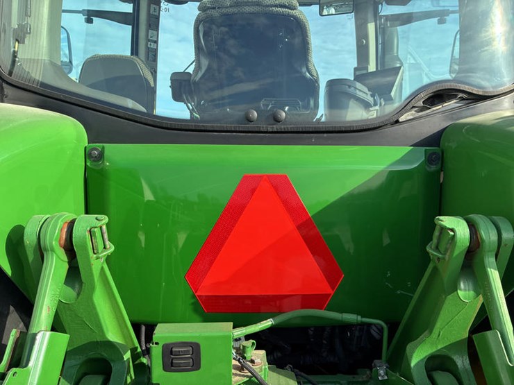 2015-john-deere-8295r-image-28